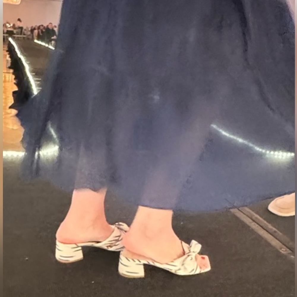 Stuart Weitzman Sofia 45 Ikat low heel Mules - Picture 4 of 11